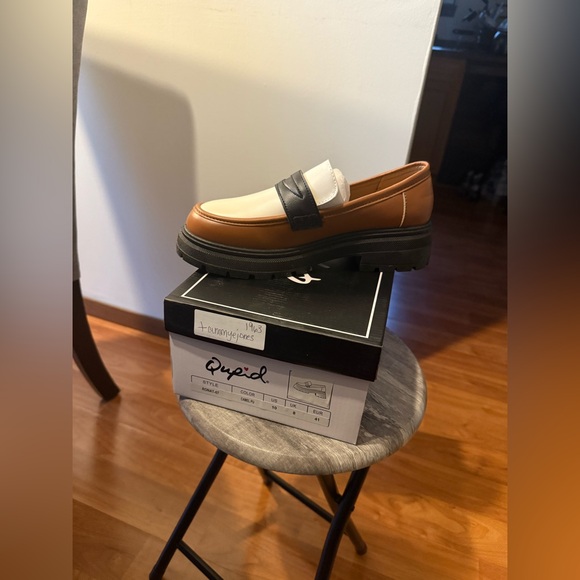 RONAT CAMEL PU LOAFERS! - Picture 3 of 6